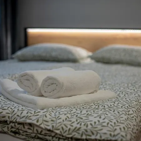 - Nova Bursa - Prywatny Parking! Częstochowa